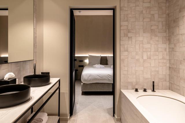 Hotel T