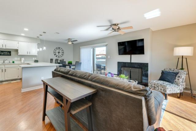 Patio & Pool Access: Modern Oasis 5 Mi to ASU!