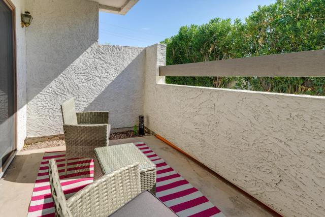 Patio & Pool Access: Modern Oasis 5 Mi to ASU!