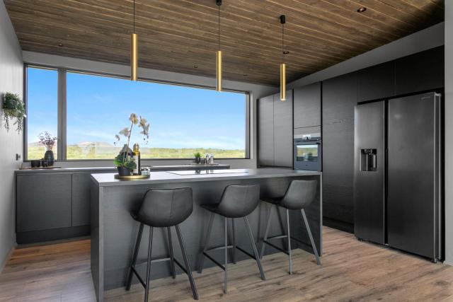 Luxurious 4BR Summerhouse with Hot Tub and Sauna