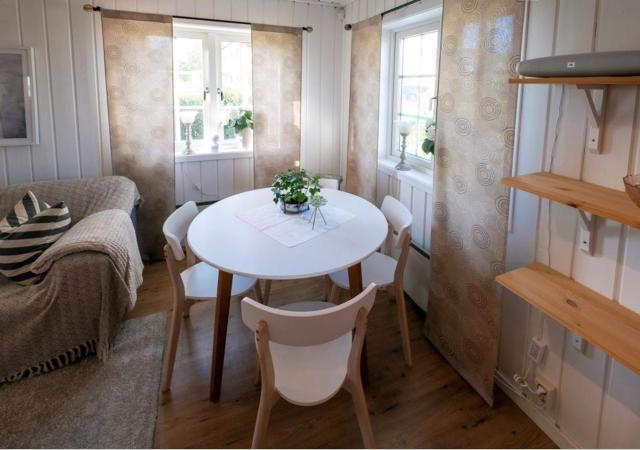 Lilla gröna huset på gården
