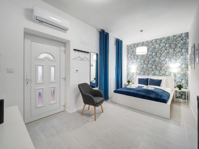 Central and New apartment with AC