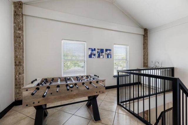 Stylish 3 Bedroom With Tons of Games and 85 Inch TV