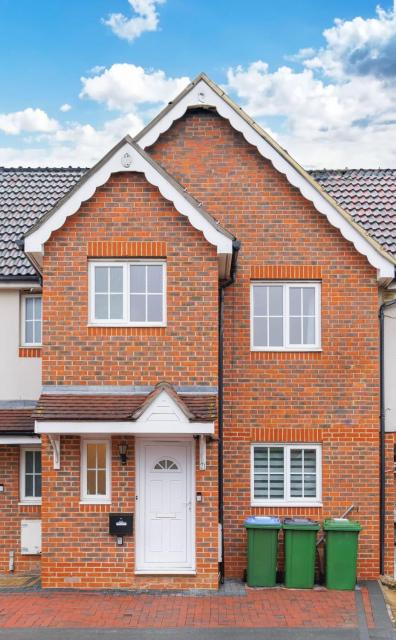 Stylish 3 Bedroom and free parking