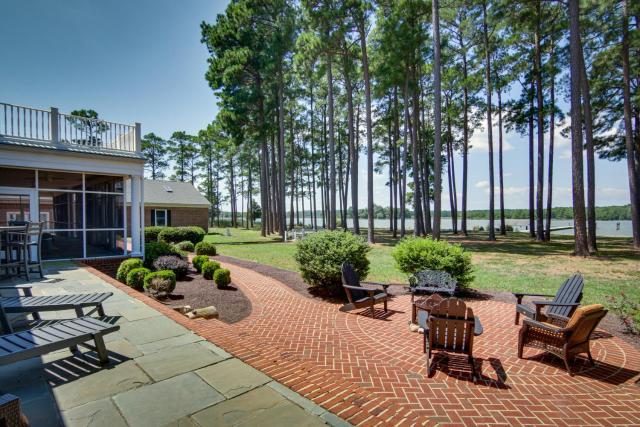 Waterfront Cambridge Gem w/ Hot Tub, Pool & Dock!