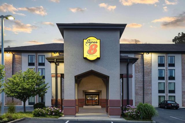 Super 8 by Wyndham Mount Laurel