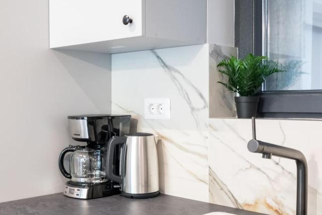 Sunny 2BR Flat - Top Location - 3 Balconies
