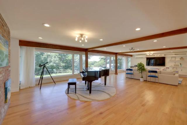 Cape Cod Home w/Ocean View, Roof Top, Pool & Hot Tub