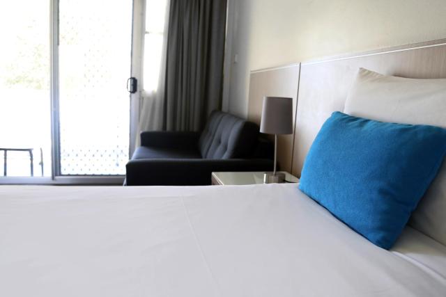 Zorba Waterfront Motel