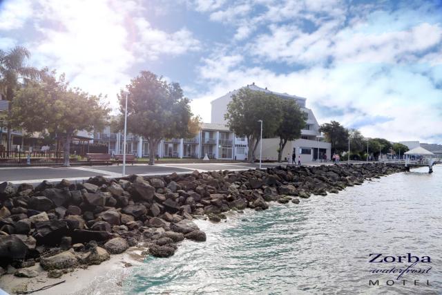Zorba Waterfront Motel