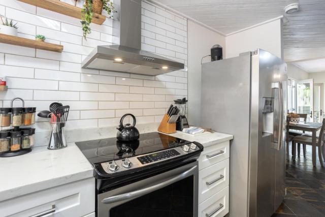 Renovated private in the heart of Old Town Scottsdale, pool & hot tub, outdoor bar & kitchen, walk to shops & bars