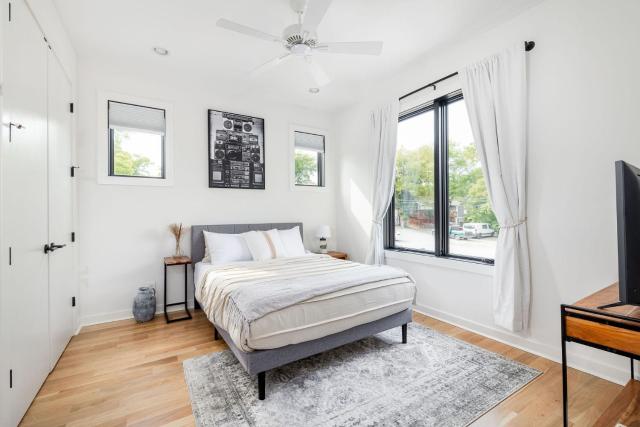 Extra Spacious 4 Bed / 4.5 Bath Music Row Home
