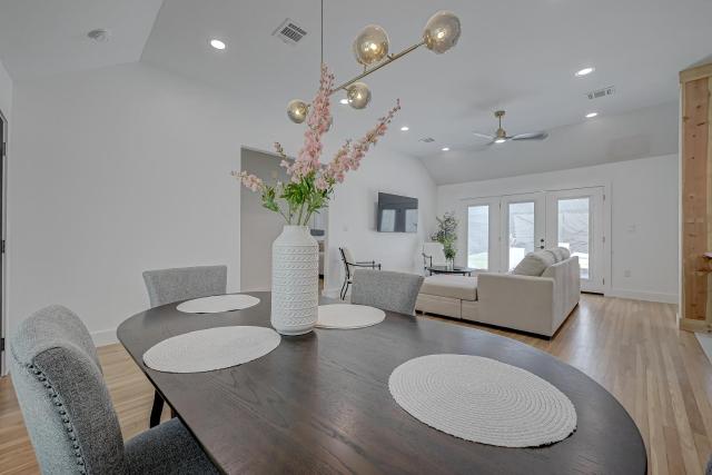 Stylish, 2 Bedroom in Houston-Bellaire