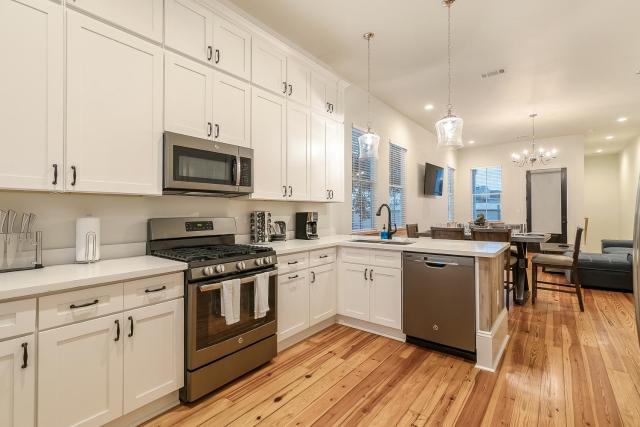 Cottage with 3 Bedrooms near St. Charles with a Pool