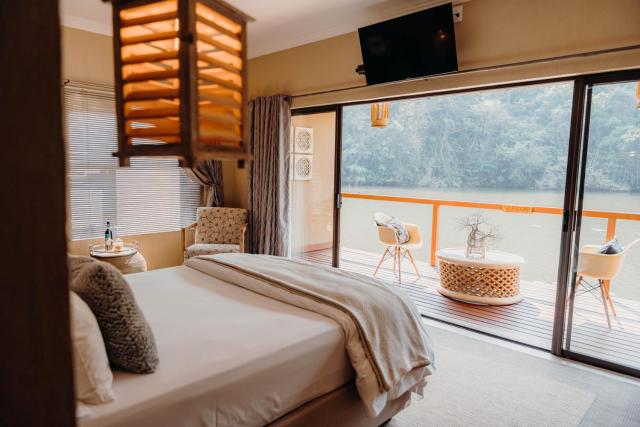 Bambuu Lakeside Lodge
