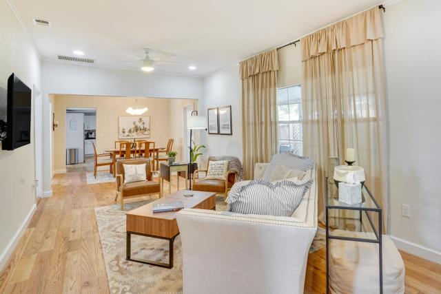 Lake Wales Vacation Rental w/ Screened-In Porch!