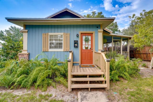 Lake Wales Vacation Rental w/ Screened-In Porch!