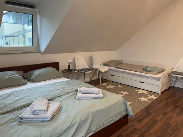 7-24 Self-Check-In - 120qm - 5 rooms - 2 bathrooms - kitchen - free parking - Yihapartment