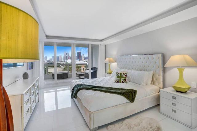 Funkin' Fabulous! Water & City Views! 4BR
