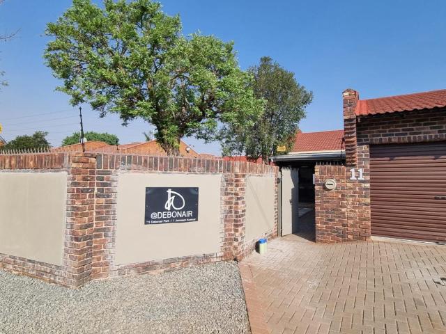 11 Debonair Self Catering Apartment
