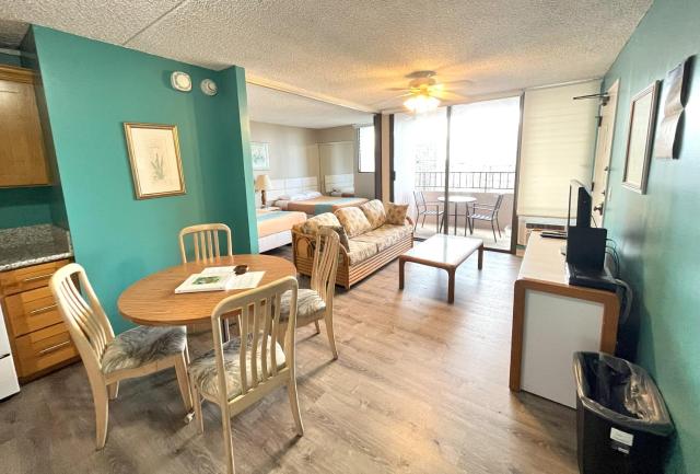Royal Kuhio 2302 - Spacious Studio with Stunning Mountain Views in the Heart of Waikiki!