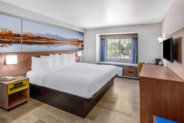 Days Inn & Suites by Wyndham Greeley