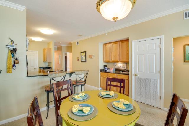 Beachfront Gulfport Vacation Rental w/ Balcony!