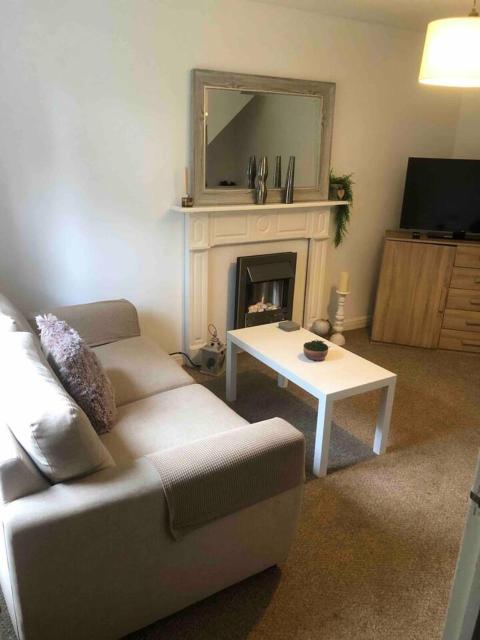 Bluebell House 2 bedroom with parking and garden