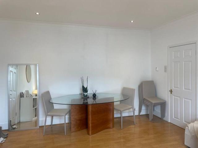 Spacious 1-bedroom apartment in Belsize Village