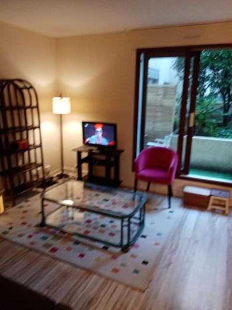 Studio Cosy avec terrasse face au parc des expositions
