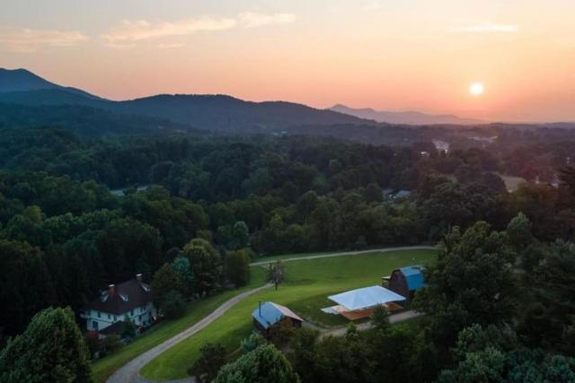 Log Cabin Stunning Mountain Views on 12 Acres