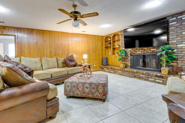 Spacious Little Rock Home w/ Patio - 9 Mi to Dtwn!