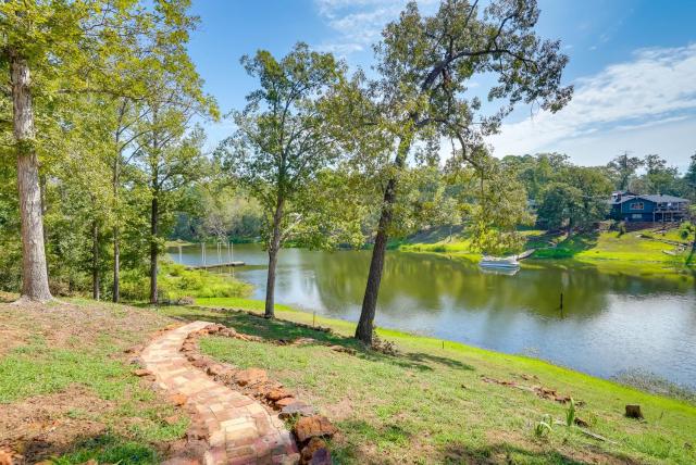 Lakefront Retreat in Jefferson w/ Screened Porch!
