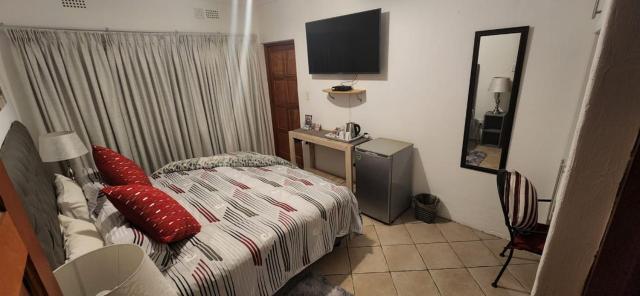 Six Valk Avenue Guest House