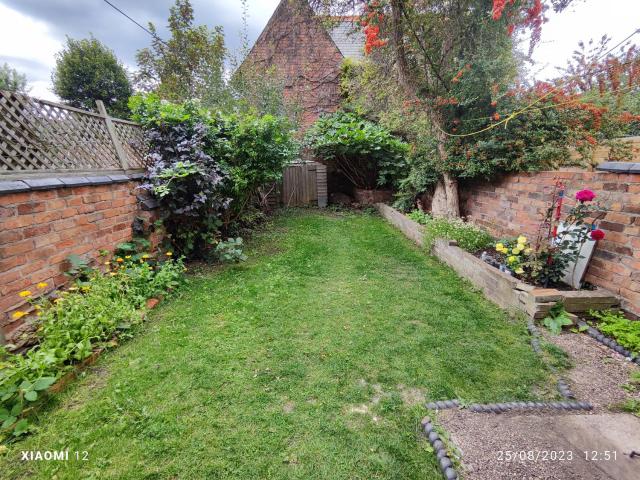 St Lucia women only lodge Leicester long stays