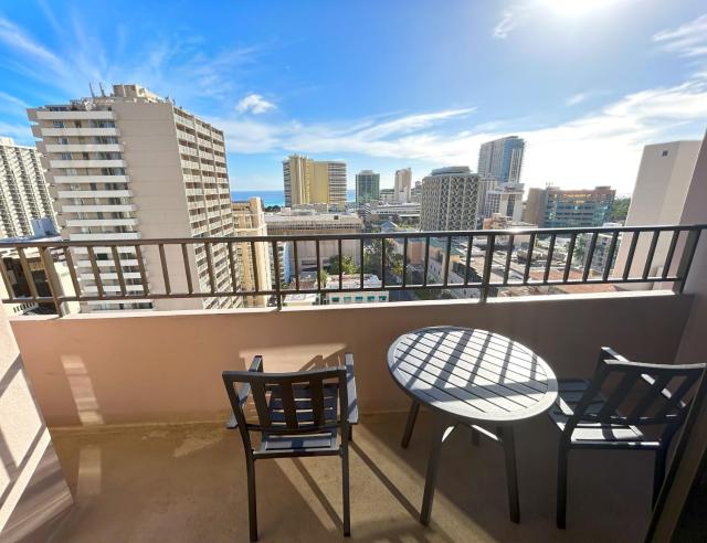 Royal Kuhio 1712 - Spacious Corner Unit with Stunning Ocean City Views in the Heart of Waikiki!
