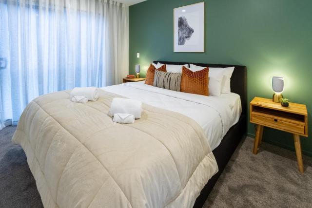 Designer Detailing in the CBD: 2 bed 2.5 bath