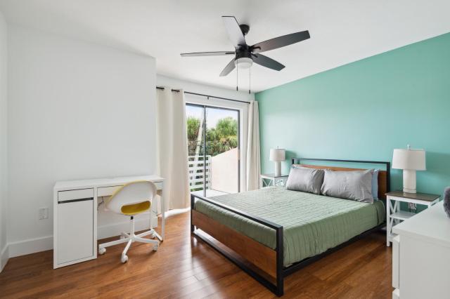 Amazing 2 Bedroom Townhouse near beach