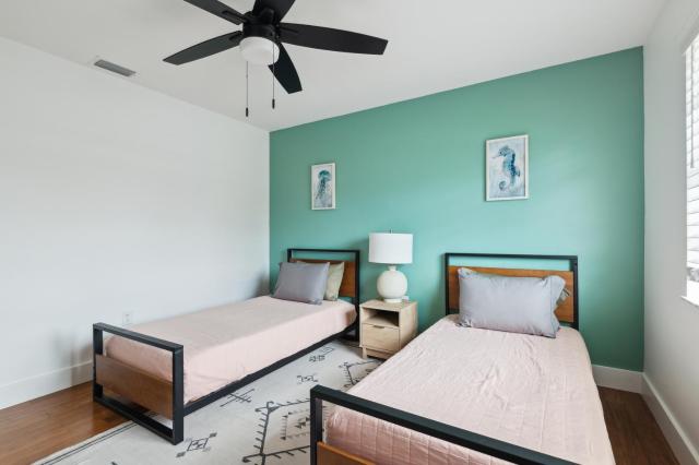 Amazing 2 Bedroom Townhouse near beach