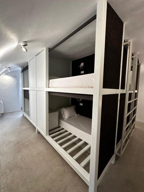 Hostel 16 Oia