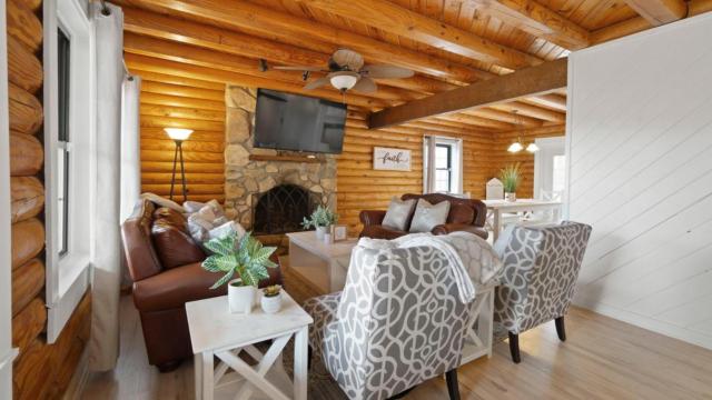Renovated 5BR/3BA Cabin w/ Rec Room