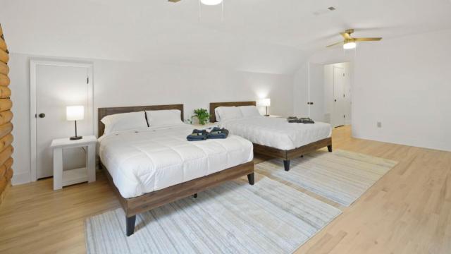 Renovated 5BR/3BA Cabin w/ Rec Room