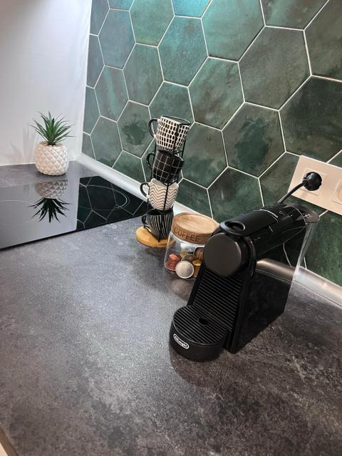 Estudio bajo con piscina