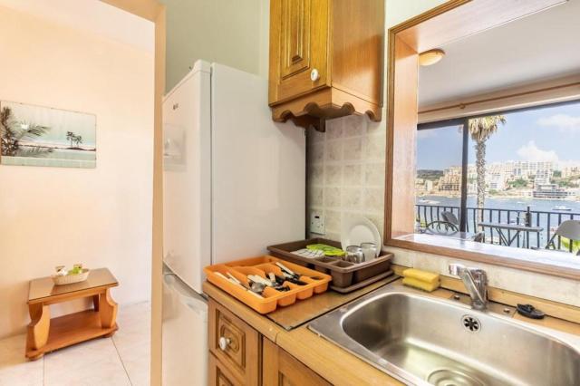Lovely Seaview apt at St Paul's Bay