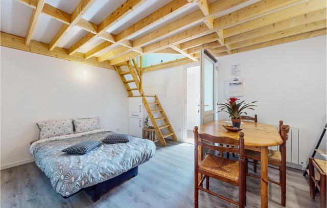 Cozy Apartment In Neuilly Le Vendin With Wifi