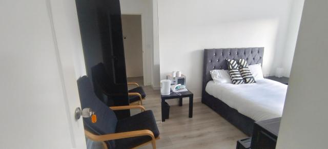 Free Car Park and walk to COOP, Etihad , Piccadilly,Free Snacks
