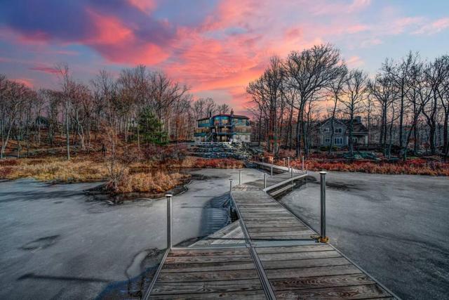 Magical Waterfront with 4-Season fun in Ski Resort