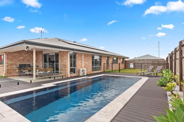 'The Pool House' Spacious Family Stay at Hervey Bay