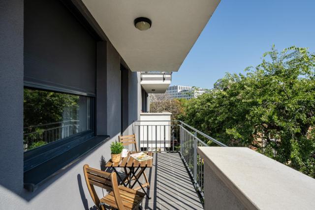 Iris Indigo Apartment