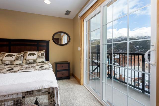 Penthouse Studio w Mtn Sunrise Views & Near Silver Mtn